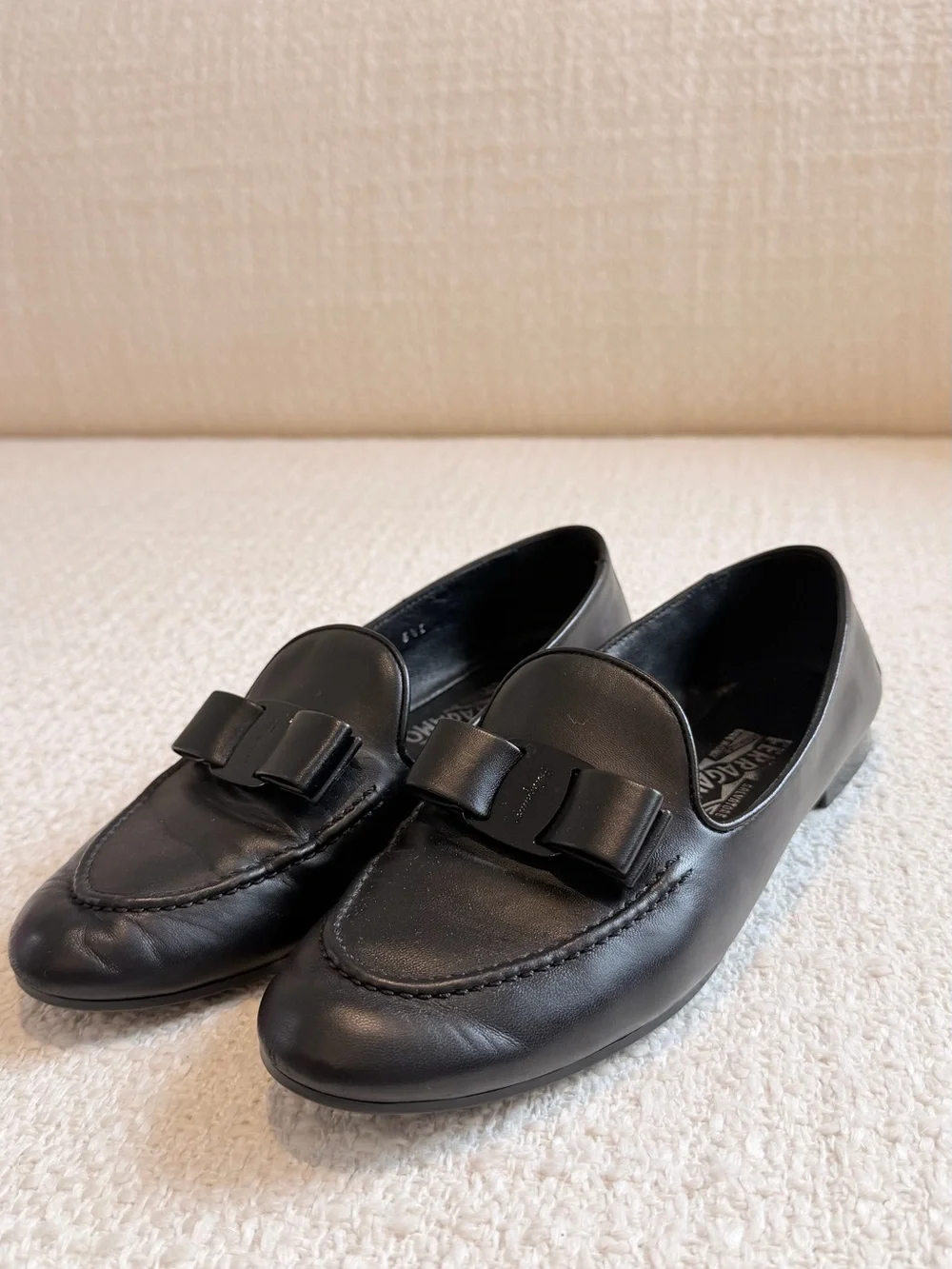 Authentic Salvatore Ferragamo Vara Bow Black Leather Loafers – Size 6.5 C